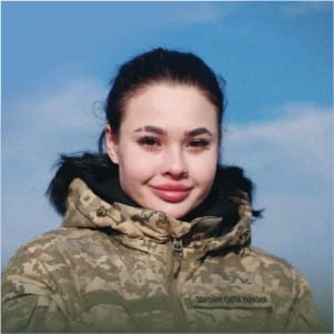 Військова з позивним 'Пілюля' 116-ї бригади ТрО у тактичному спорядженні – жіноча сила та професіоналізм у лавах ЗСУ